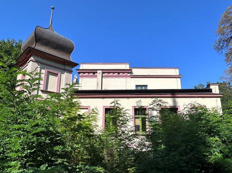 Pusty dwór stoi blisko Leszna. Piękny zabytek w Żakowie niszczeje