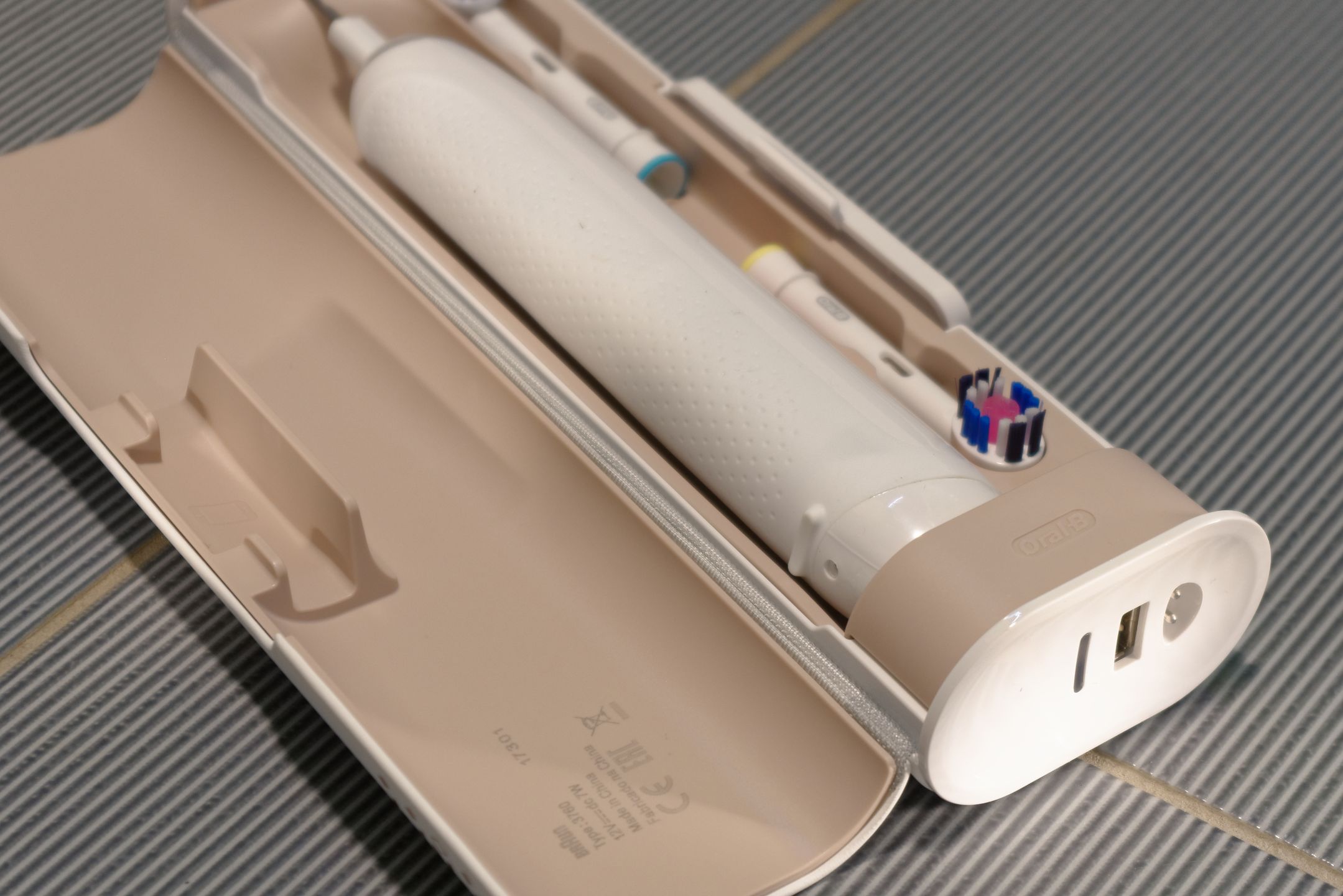 Oral-B Genius 9000 – świetna szczoteczka, która nauczy cię myć zęby 19