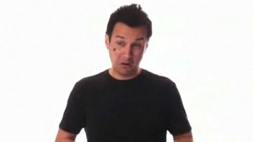 Małe co nieco: Imitator głosów | Jak Cameron zbiera pieniądze? | Terminator vs Elvis 1