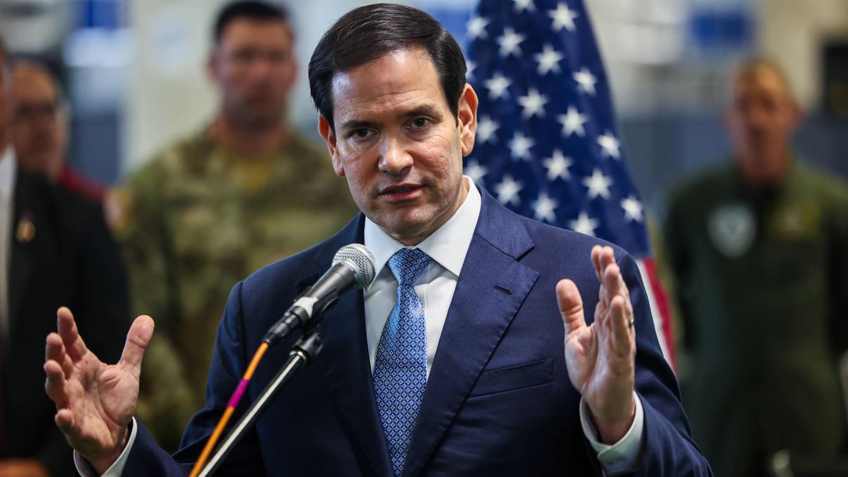 US Secretary of State Rubio Visits Civil-Military Coordination Center in Israel
US Secretary of State Marco Rubio speaks to the media after visiting the Civil-Military Coordination Center in southern Israel on Friday, October 24, 2025. US President Donald Trump issued a stark warning to Israel over annexing the West Bank in an interview published on October 23, as visiting Secretary of State Rubio voiced confidence that a US-backed ceasefire in Gaza would hold.   Pool Photo by Fadel Senna/UPI Photo via Newscom
Dostawca: PAP/Newscom
FADEL SENNA
POLITICS, DIPLOMACY, PALESTINE, GAZA, ISRAEL, WAR, CONFLICT