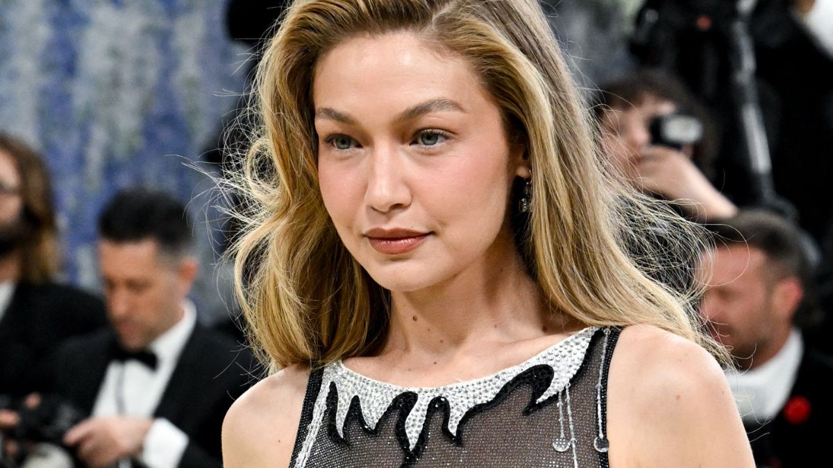 Gigi Hadid w przezroczystej sukni Miu Miu na MET Gali 2026: „Ciało jest płótnem” — image 1