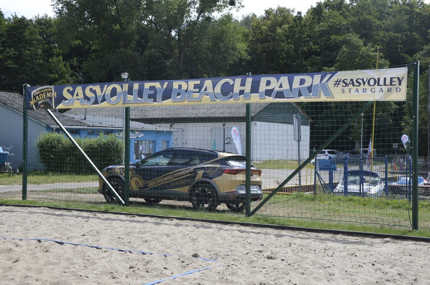 13 par wzięło udział w pierwszym turnieju Wakacyjnej Ligi Siatkówki Plażowej.