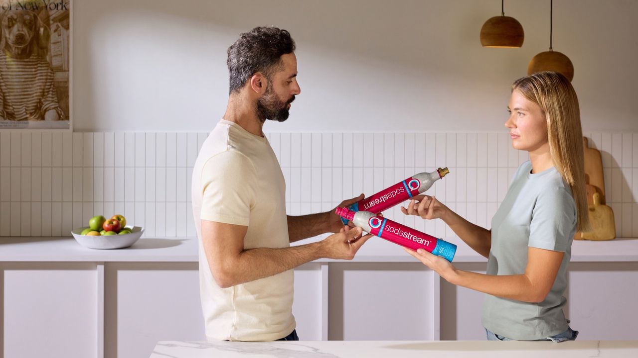 Wymień cylinder, nie kupuj nowego! Co robić, gdy skończą się bąbelki w SodaStream?