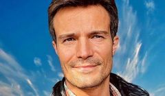 Pudelek na stronie głównej przeprasza Mikołaja Krawczyka za ingerowanie w jego prywatność