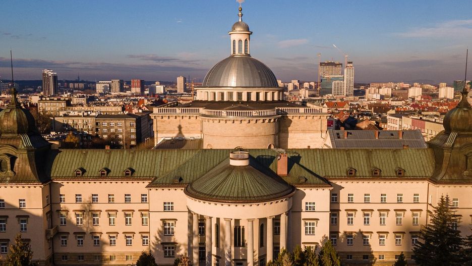 Śląsk. Metropolita katowicki arcybiskup Wiktor Skworc podjął decyzję dotyczącą odprawiania mszy.