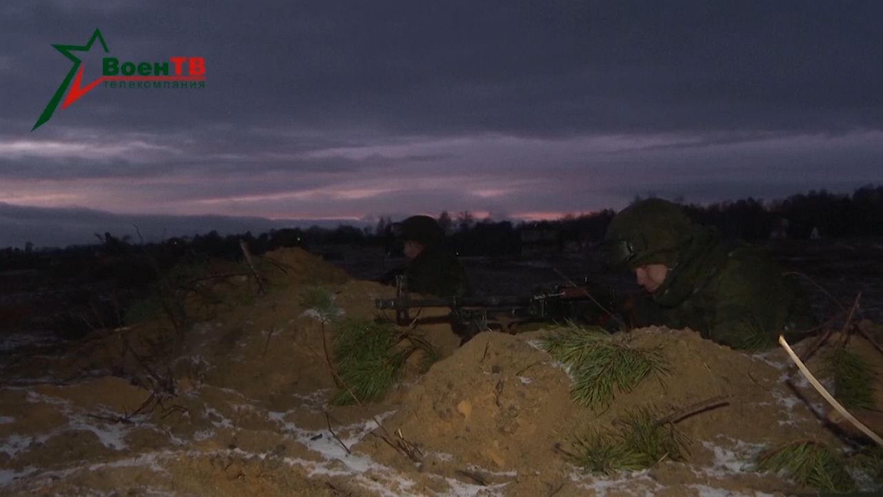 Nocne manewry Białorusi i Rosji przy granicy z Ukrainą. Nagranie z poligonu wojskowego