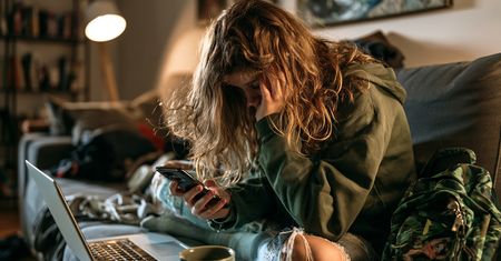 Depresja, cyberświat i trudne emocje. W Poznaniu rusza bezpłatne wsparcie dla rodziców