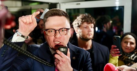 Hołownia pokazał CV. "Bez cenzury, bez ściemy"