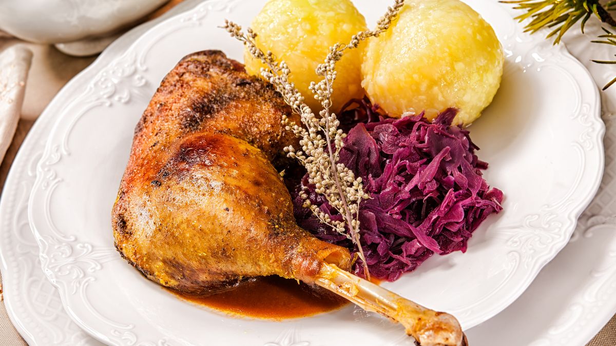 Gęsinę można podać z piekarnika z dodatkami