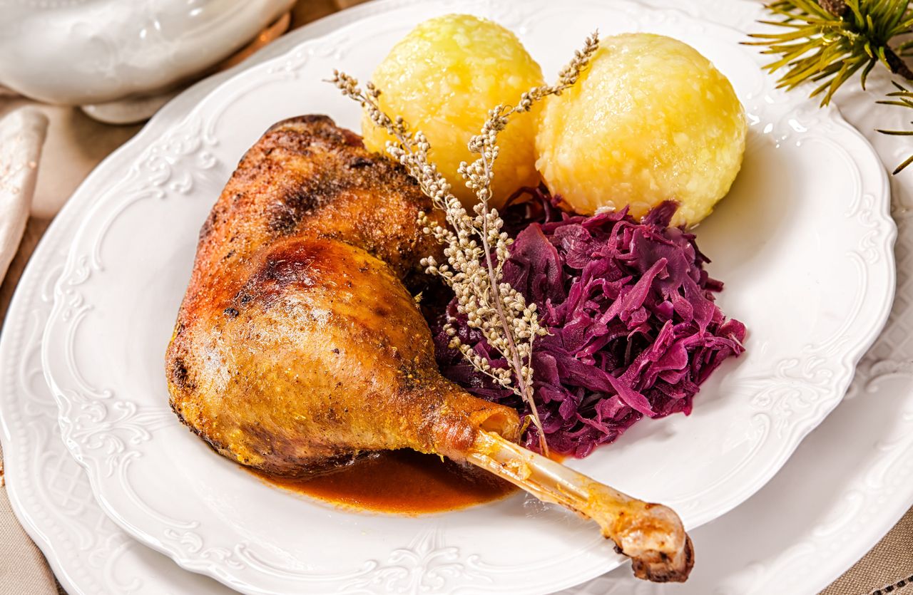 W tym miesiącu popularnością przebije kurczaka i indyka. Wartościowa, pyszna i łatwa do zrobienia