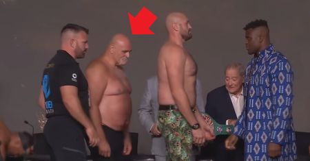 Stanął do face to face. We wszystko wmieszał się... jego ojciec