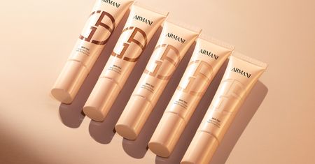 Przedstawiamy nowość Skin Tint - blask golden hour o każdej godzinie