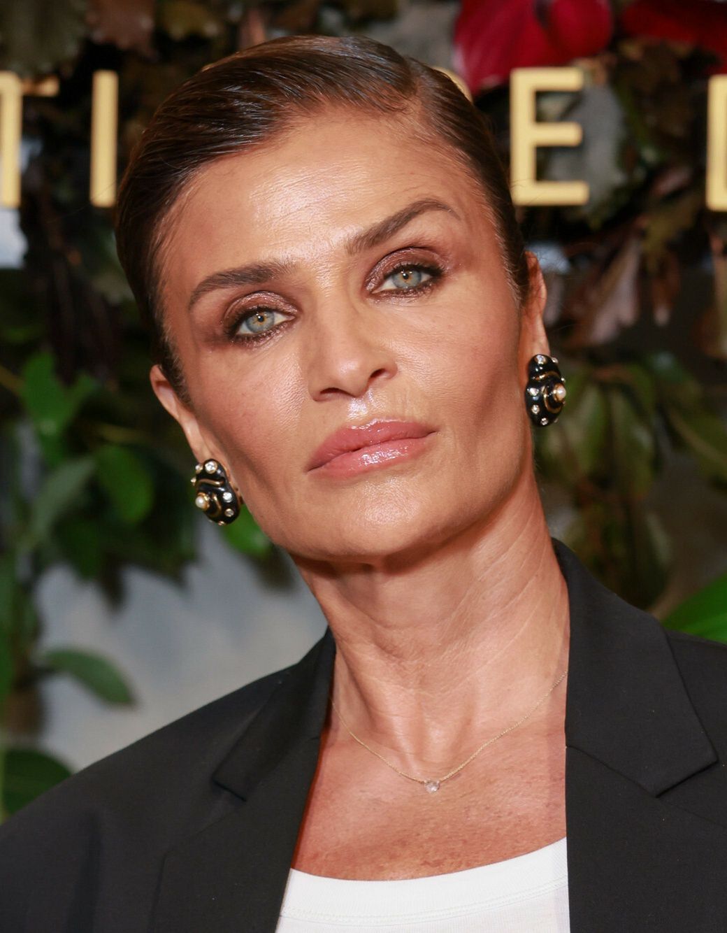 Helena Christensen na paryskim evencie Saint Laurent