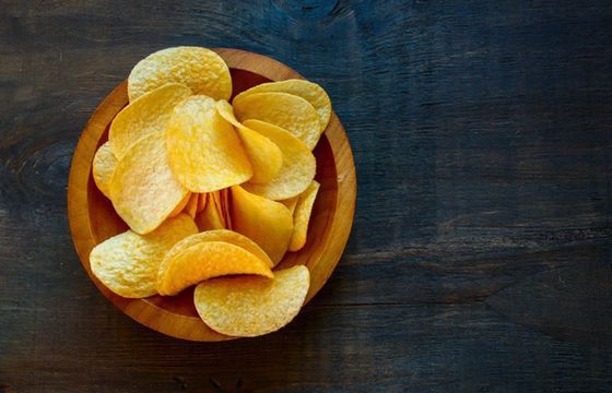 Śmieciowe jedzenie zniknie ze szkół. "Ustawa dopuszcza pewne niezdrowe przekąski"