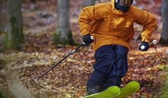 Narciarski zjazd bez śniegu reklamuje Audi Quattro (wideo)