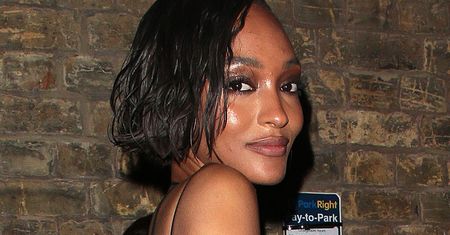 Sznurki i powietrze. Kreacja Jourdan Dunn niewiele zakrywała