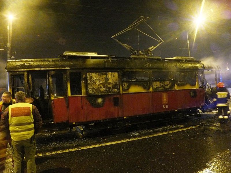 Tramwaj spłonął na Śląsko-Dąbrowskim