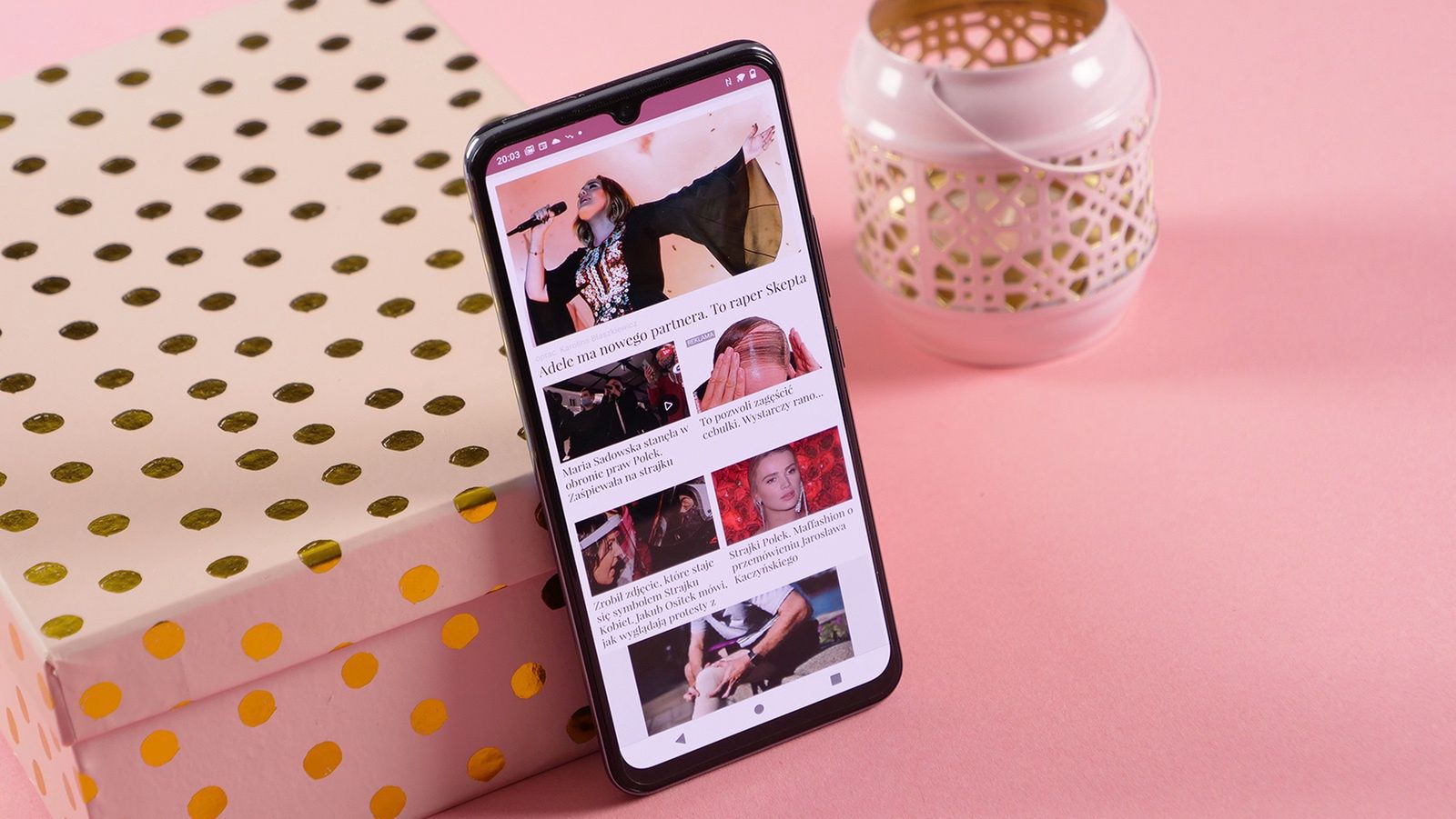 vivo Y70 . Duży ekran przydaje się do czytania wiadomości i oglądania filmów