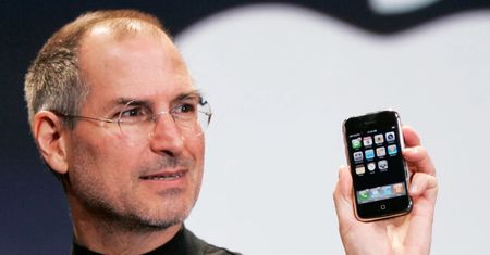 iPhone pierwszej generacji nie miał funkcji kopiuj - wklej. Powód był co najmniej kuriozalny