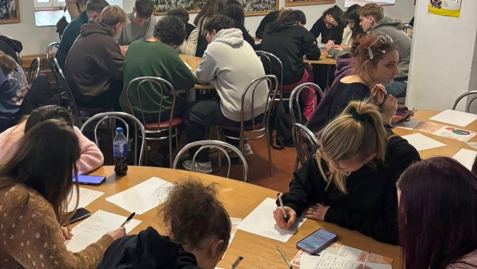 Maraton Pisania Listów Amnesty International w sandomierskim liceum.