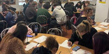 Sandomierz: Maraton Pisania Listów w Collegium Gostomianum