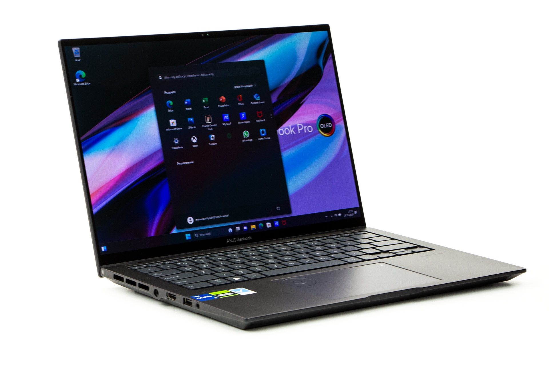 ASUS Zenbook Pro 14 UX6404 - z profilu