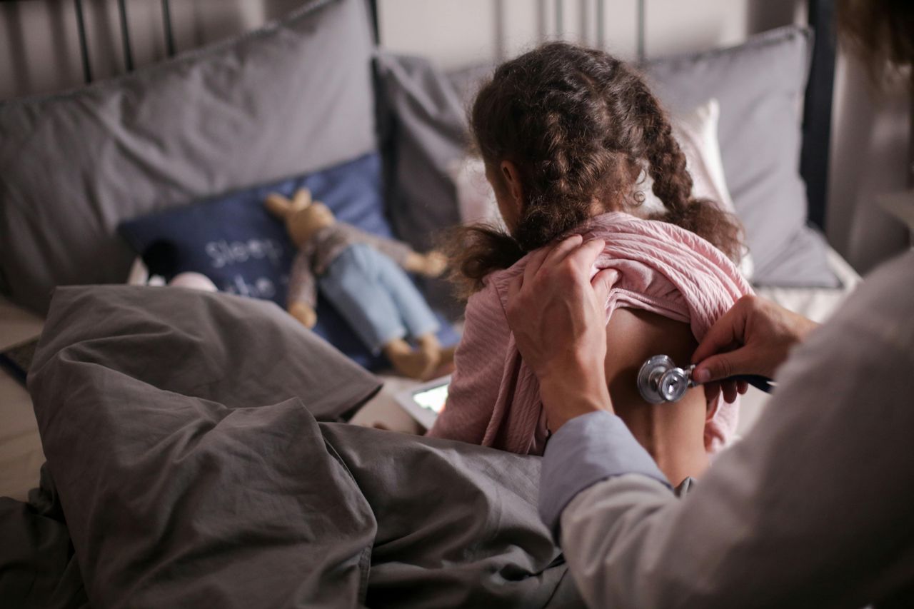 Wrzesień miesiącem przeziębień – jak wzmocnić odporność dziecka na jesień?