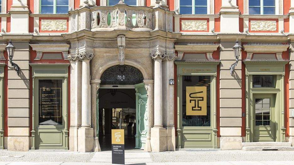 Wrocław. Petycja o koniec konfliktu w placówce. Rada Kuratorów poproszona o zakończenie trwającej od ponad trzech dekad kadencji dyrektora Adolfa Juzwenki