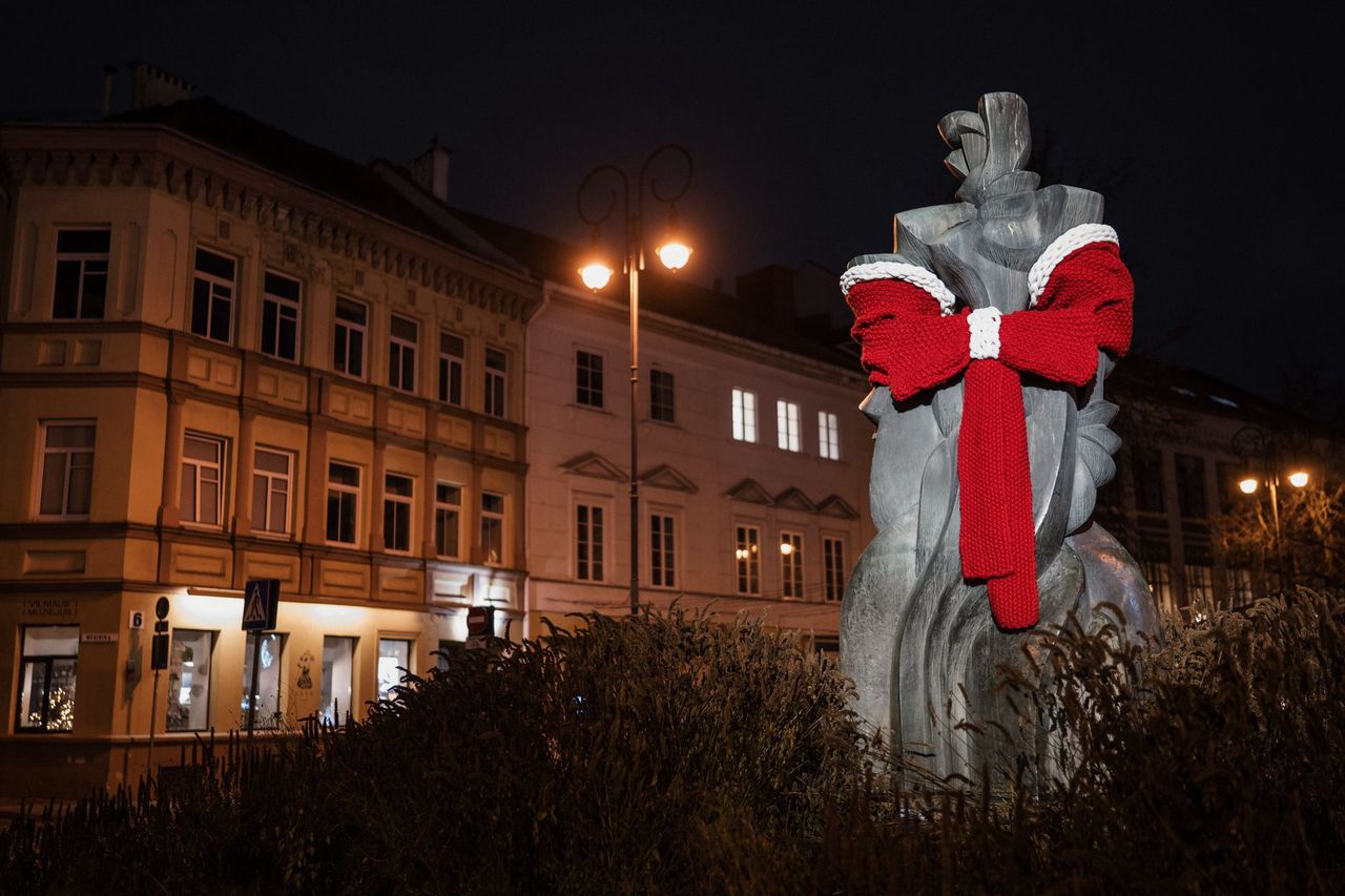 Posągi udekorowane na święta robią wrażenie 