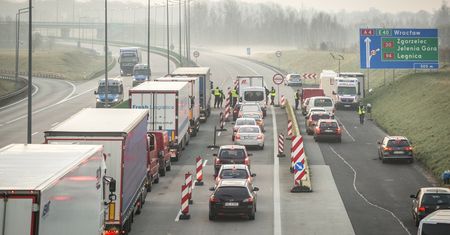 Chcą wyznaczenia pasów. Kierowcy zwrócili się do ministerstwa