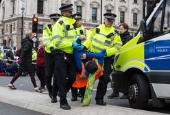 Skandal w Scotland Yardzie. Wakacyjny luz pogrążył komisarza