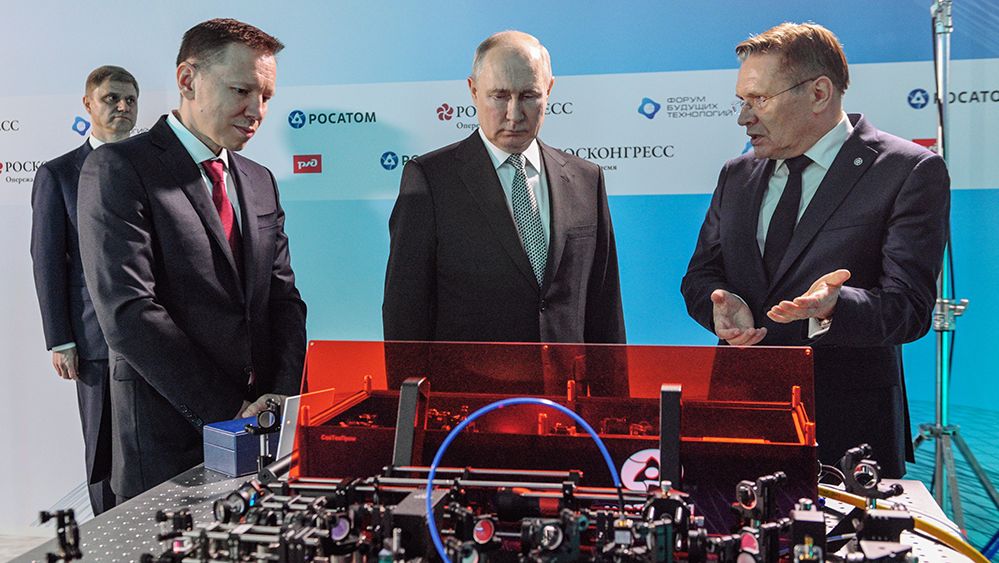 Prezentacja kwantowego komputera Wladimirowi Putinowi