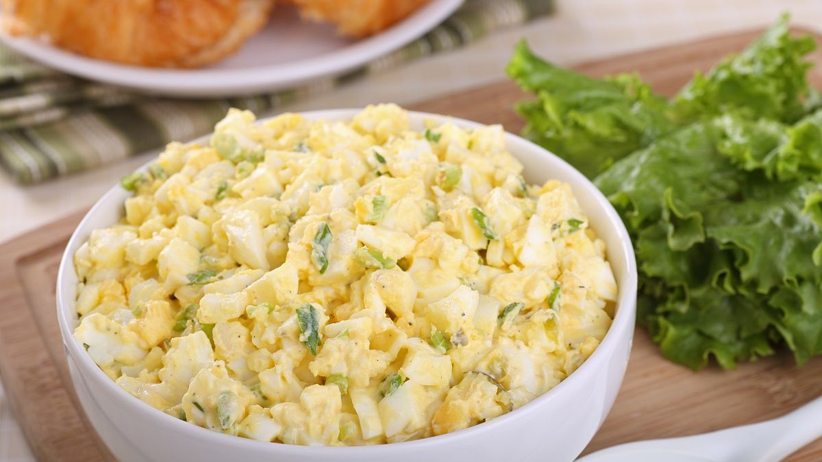 Sałatka jajeczna na Wielkanoc. Zrobisz ją w 15 minut