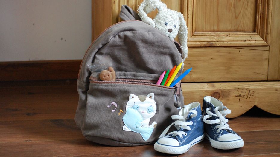 rentrée des classes, école, rentrée, maternelle, scolaire, doudou, écolier, écolière, éducation, enfants, enfant, enfance, primaire, sac, crayons de couleurs, crayons, baskets, élève, goûter, classes, septembre, garçon, petit, cartable