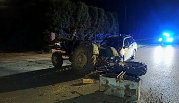 Pijany rolnik uciekł po kolizji. Schował się pod kołdrą przed policją