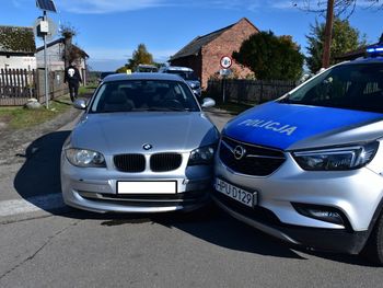 Ignaców: Kolumbijczyk bez prawa jazdy wjechał w radiowóz. W wyniku zderzenia ucierpieli dwaj policjanci