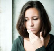 Zamieszkać z nim, jego chorym ojcem i niepełnosprawnym bratem?