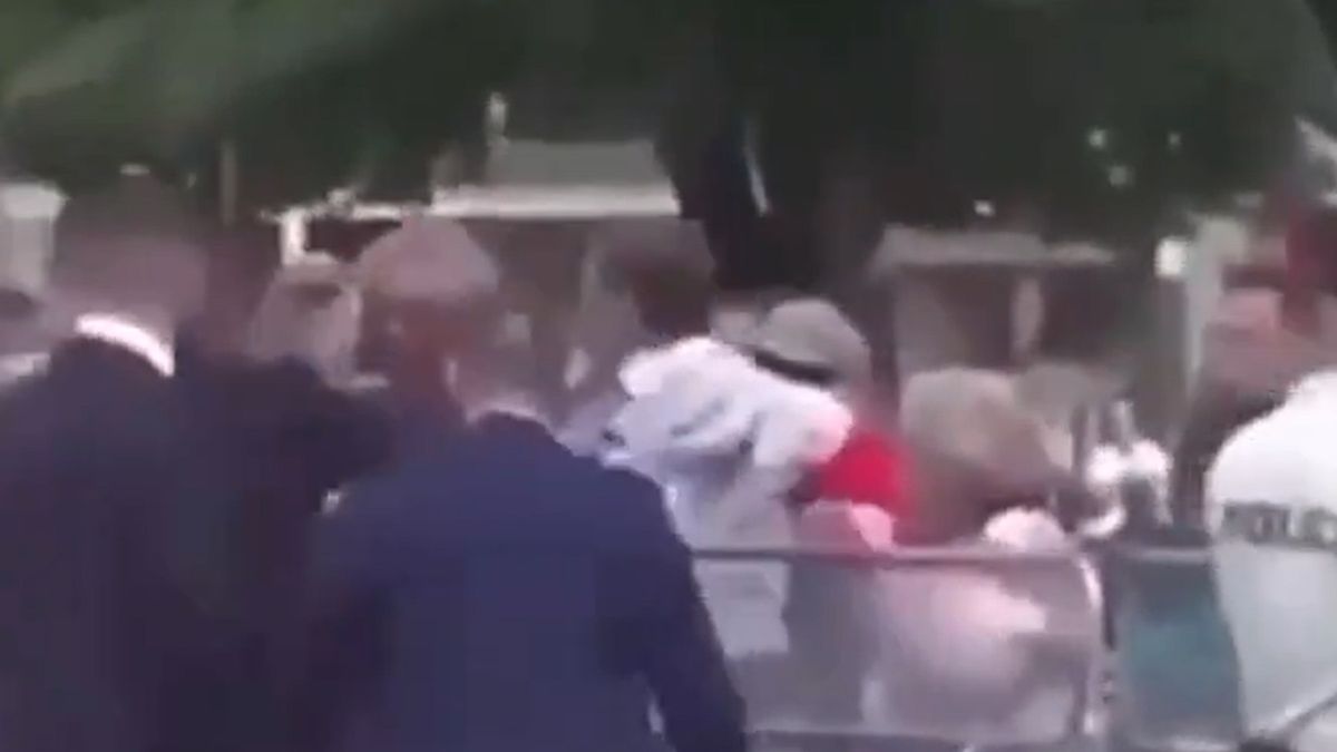 Film z zamachu na premiera Słowacji.