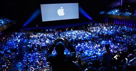 To już dziś, Apple ponownie nas zachwyci - po nowego iPhone'a już ustawiają się kolejki