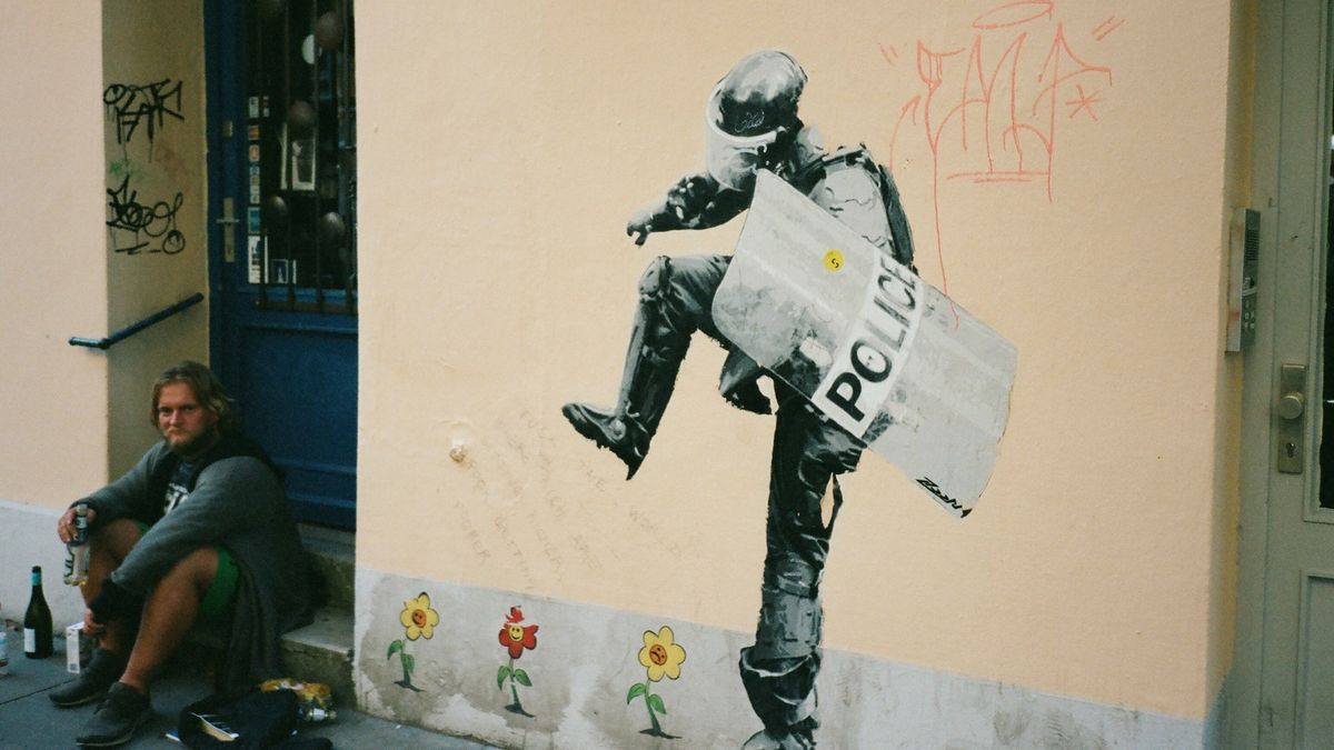 Agresja policjantów względem dziennikarzy to problem na skalę światową.