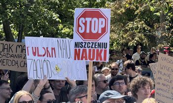 "Żałosne finansowanie, doktorat to survival". Gorzkie słowa na proteście naukowców