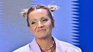 Zaszalała ze stylizacją. Kreacja z siateczki to jeszcze nie wszystko