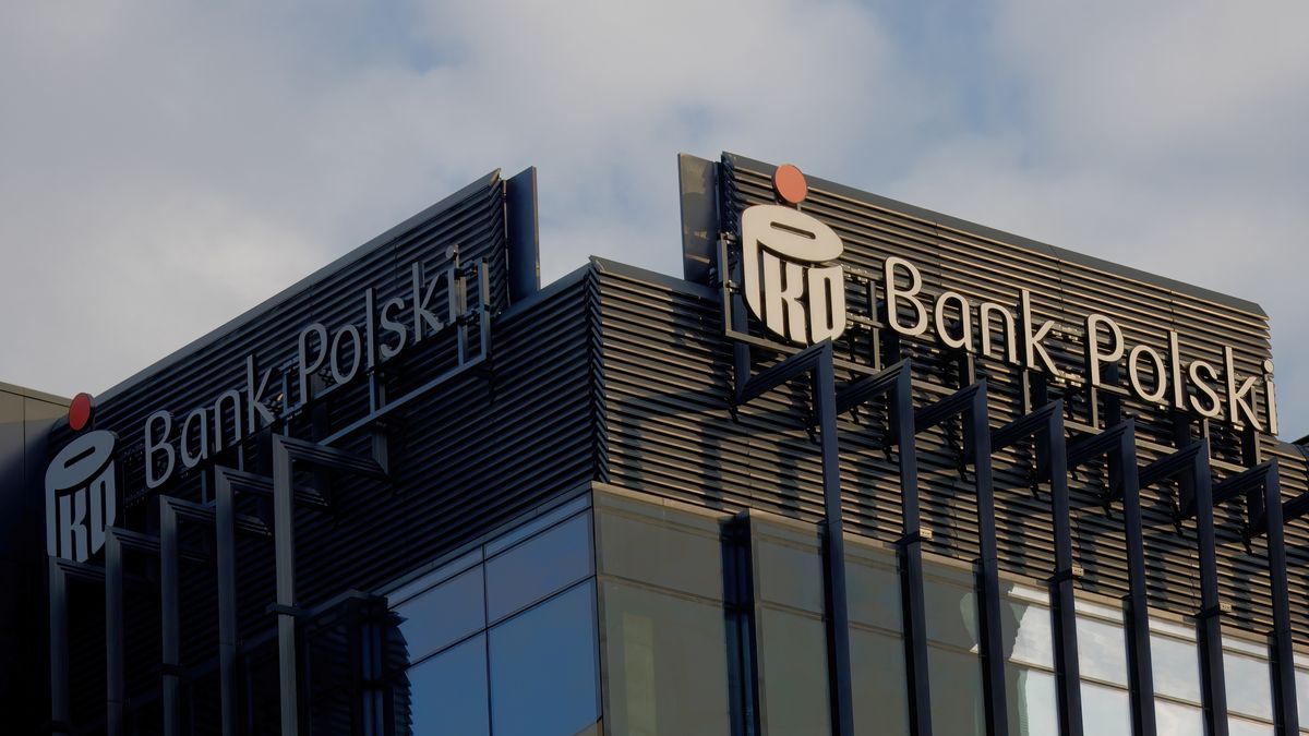 pko, pko bp, architecture, bank, branch, brand, business, city, day, facade, finance, financial, glass, logo, logotype, money, national, office, poland, polish, polska, polski, rotunda, sign, signage, symbol, warsaw, warszawa