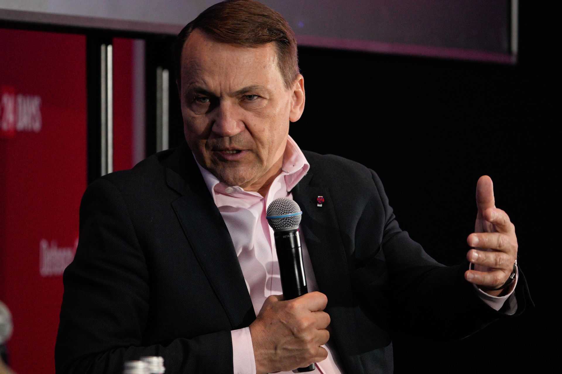 Sikorski w CNN. Ostrzega przed prowokacją Rosji i mówi o USA