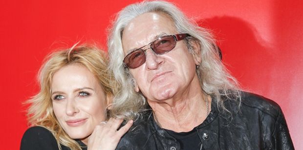 RZADKI WIDOK: Patrycja Markowska odtworzyła zdjęcie z rodzicami sprzed ponad 45 LAT. Tak wygląda mama wokalistki (FOTO)