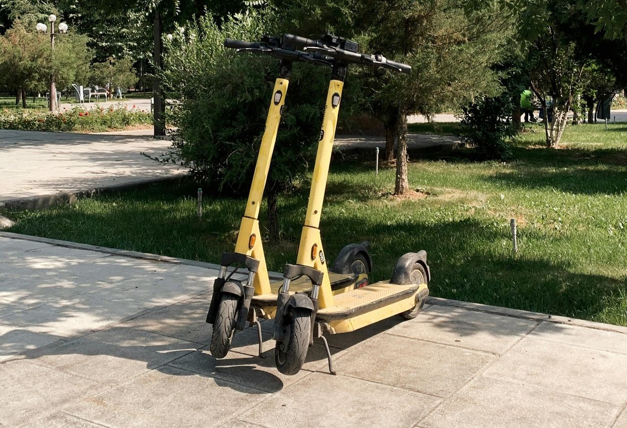 Czesi zdecydowali. Z Pragi znikną hulajnogi elektryczne