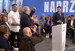 Olbrychski po rosyjsku na wiecu. Trzaskowski stał z posępną miną