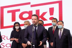 Wszystkie ruchy Trzaskowskiego. Gubią się w tym nawet politycy PO