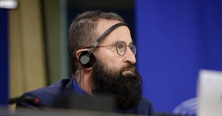 Obrońca świętości rodziny przyłapany na gejowskiej imprezie w Brukseli. Kim jest Jozsef Szajer?