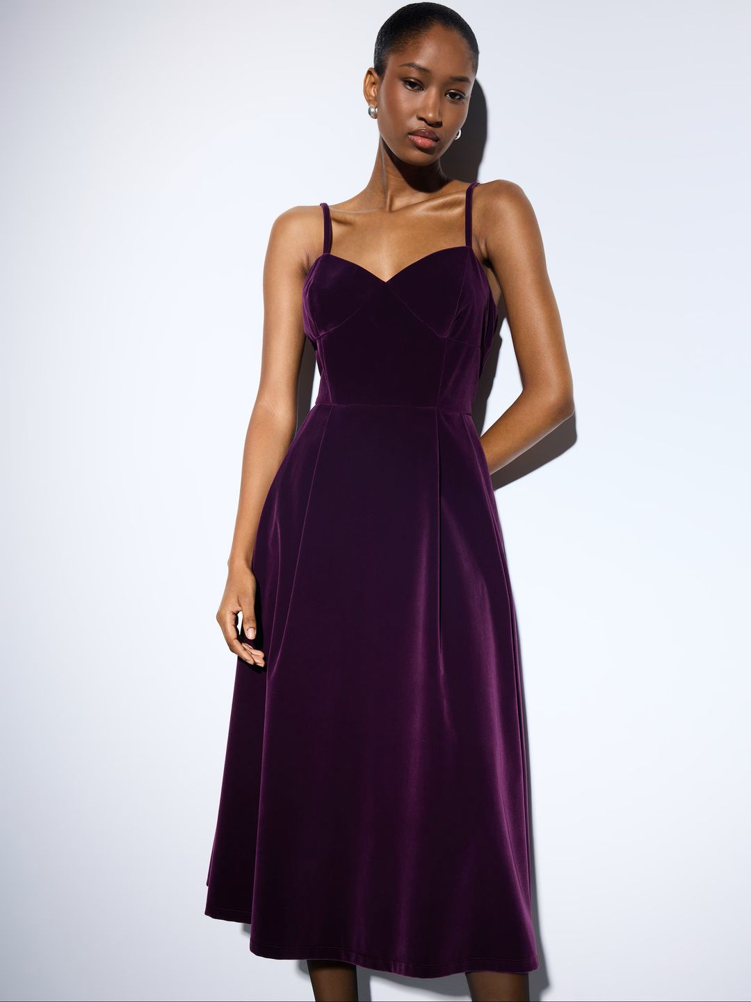 Welurowa sukienka midi Mohito